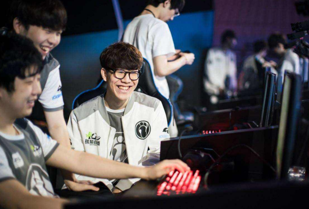 九游体育-Uzi巅峰对决，TheShy与80激战切尔西分钟，连败胜负难料！的简单介绍