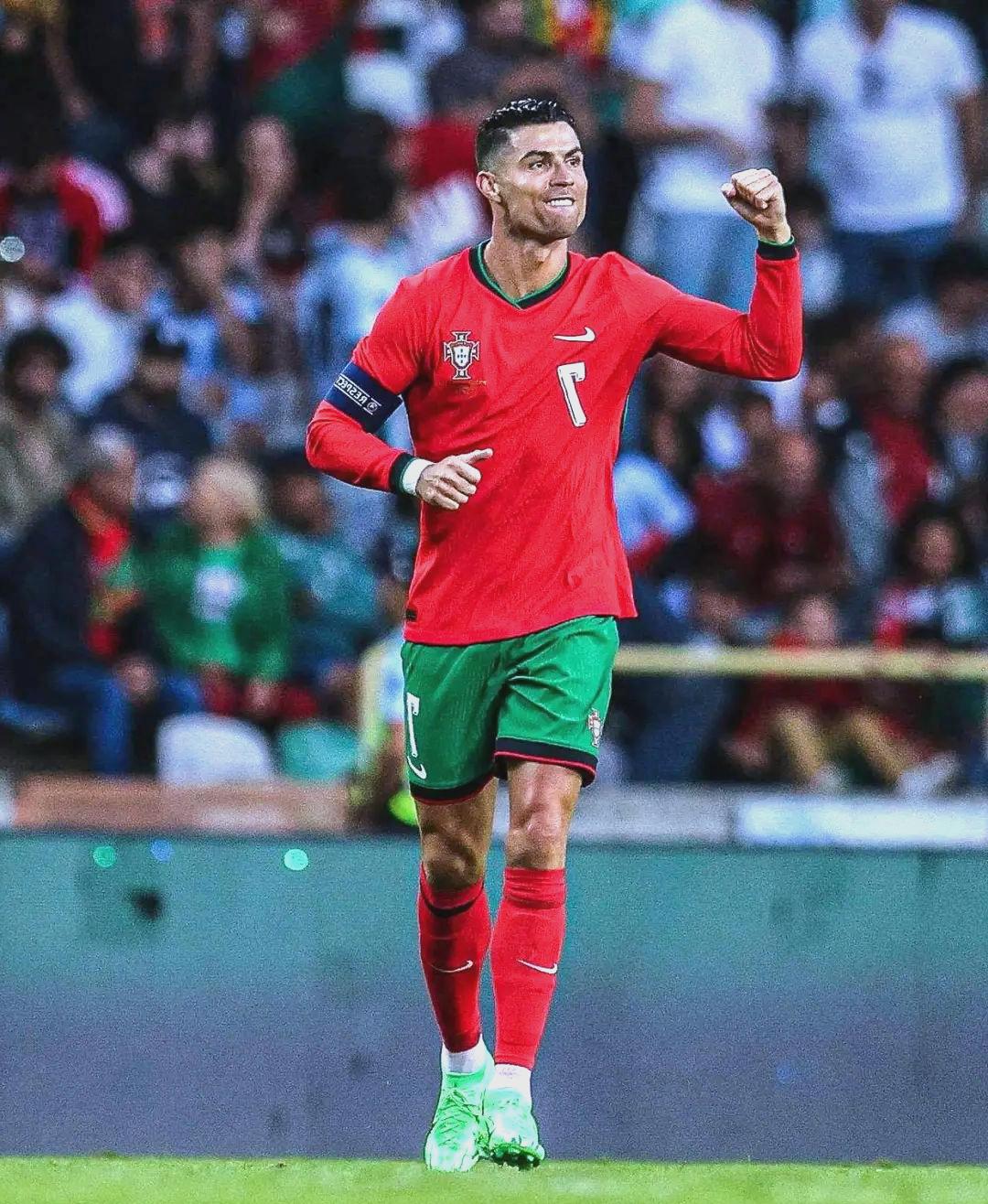 九游体育- c罗在湖人比赛中精彩发挥,挺进下一轮引发热议的球员 