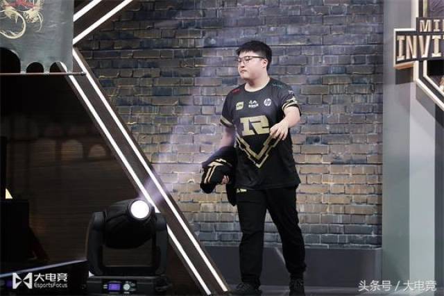 九游-Karsa爆冷击败美国队，精彩发挥引爆全场！的简单介绍