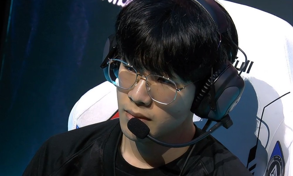 九游-包含Rookie在TES比赛中高光表现，高光表现引发热议！的词条